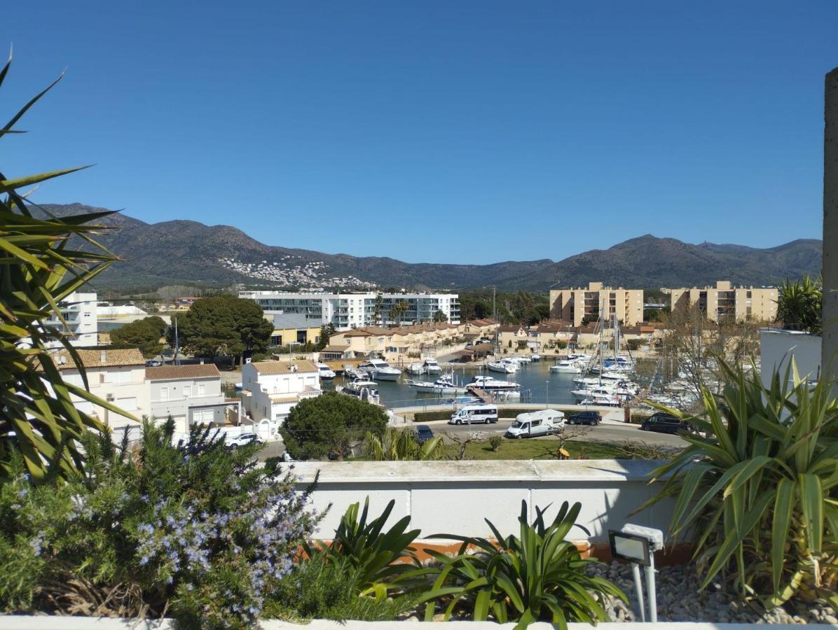 Atico Of 3 Rooms, Total 130M² Just For You With A 60 M² Terrace, Swimming Pool, Mountain And Marina View. Roses Luaran gambar
